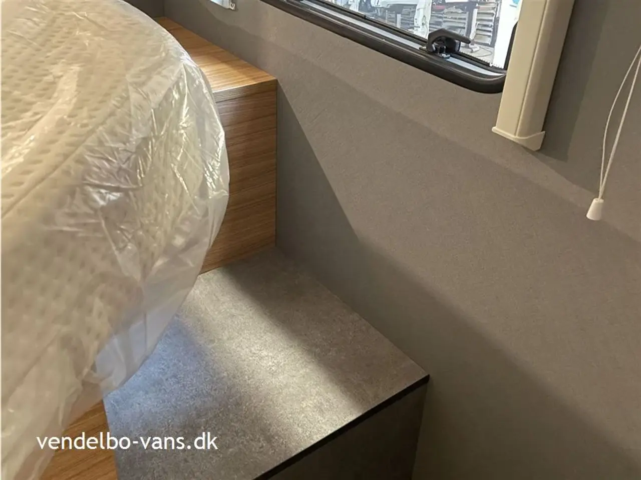 Billede 7 - 2024 - Dethleffs Just T 7052 DBM - 90 Year   Fritstående dobbeltseng med ekstra  stor garage neden under