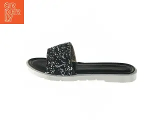 Sorte slip-on sandaler med similisten fra Fashion (str. fod 25,5 cm)
