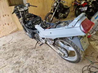 Suzuki GSX 750F årgang 1990