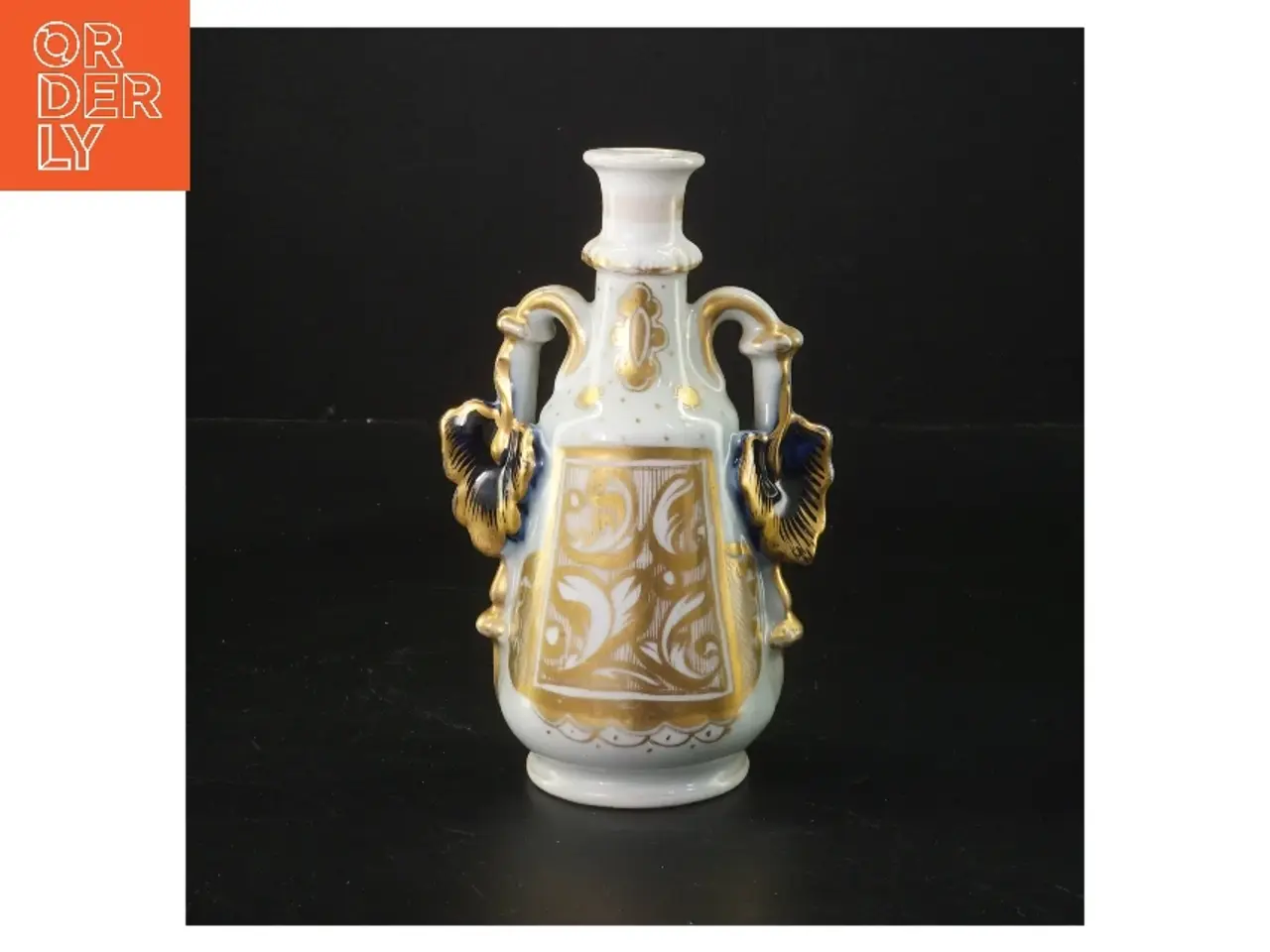 Billede 1 - Porcelænsvase med udsmykning (str. 16 cm)