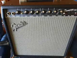 Oprydnings salg Fender forstærker 40W