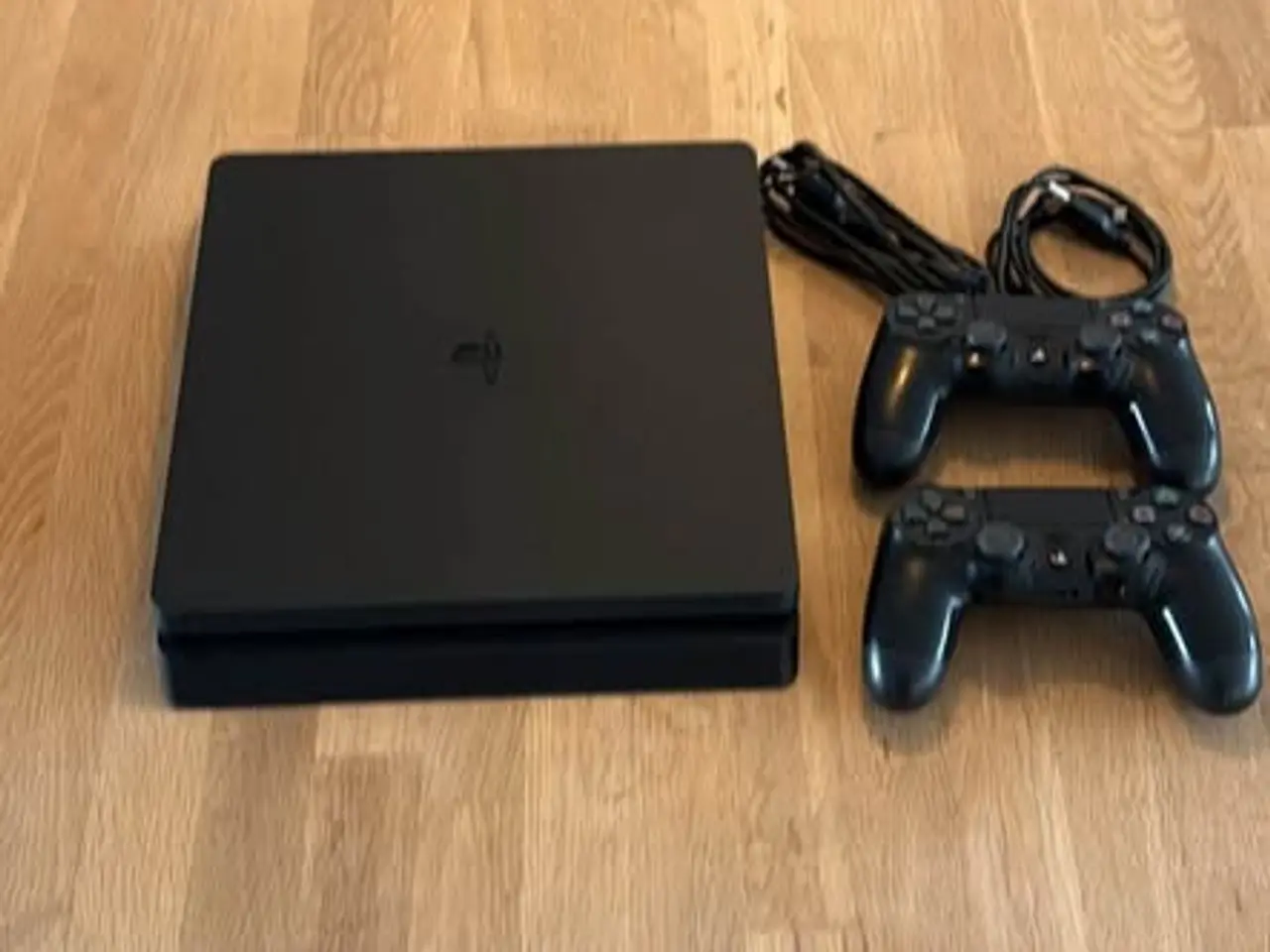 Billede 1 - PS4 Slim 500 GB – inkl. 2 controllere