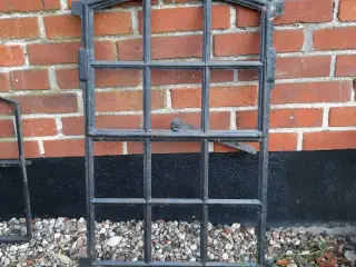 gammel staldevinduer sælges uden glas