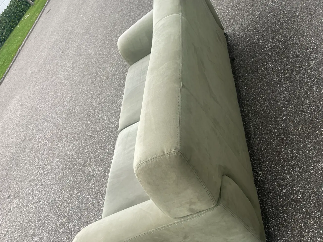 Billede 5 - Retro veloursofa i støvet grøn – 2-3 pers.