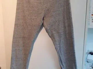 Leggins, str. 170, grå, mrk. H&M, kr. 20,00.