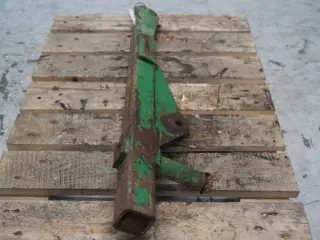 John Deere 2450 R.H. Liftarm AL26679