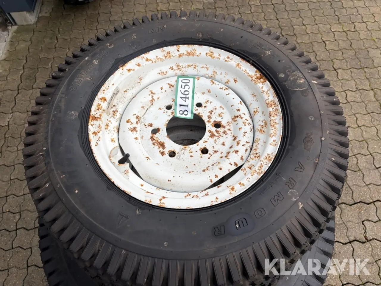 Billede 4 - Kompakttraktor dæk 2 x 31x9.5 og 2 x 13-20