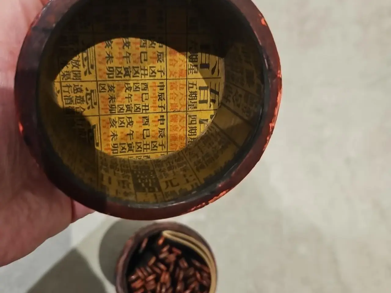 Billede 3 - Vintage Chinese Fortune Sticks – komplet sæt.