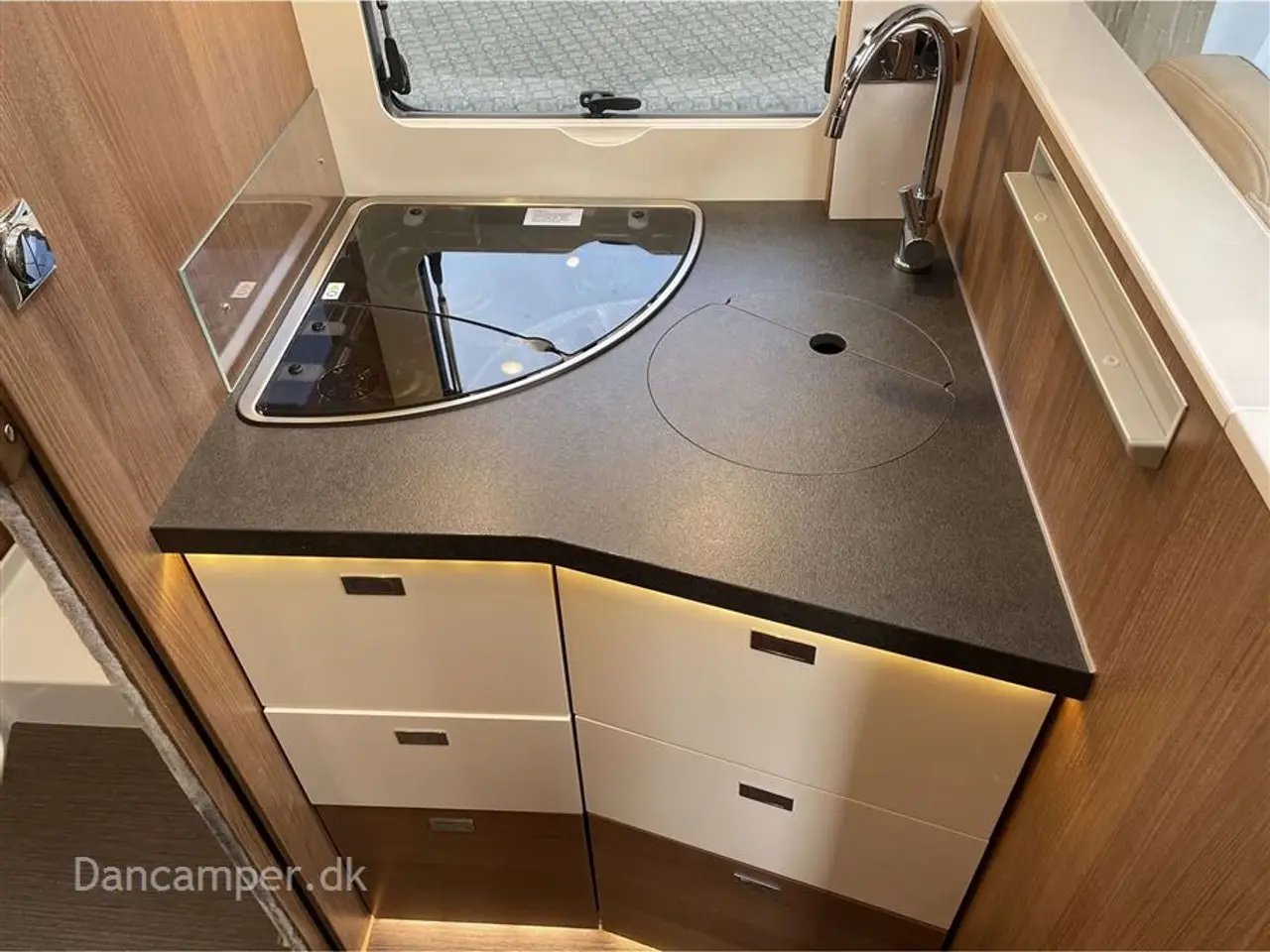 Billede 14 - 2020 - Carthago c-tourer I 144 LE Fantastisk helintegreret autocamper. 9-trins automatgear, automatisk klimanlæg i førehuse, Multimediasystem inkl. navigation og DAB+