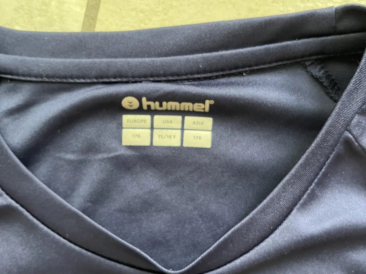 Billede 2 - Idrætstøj sæt hummel