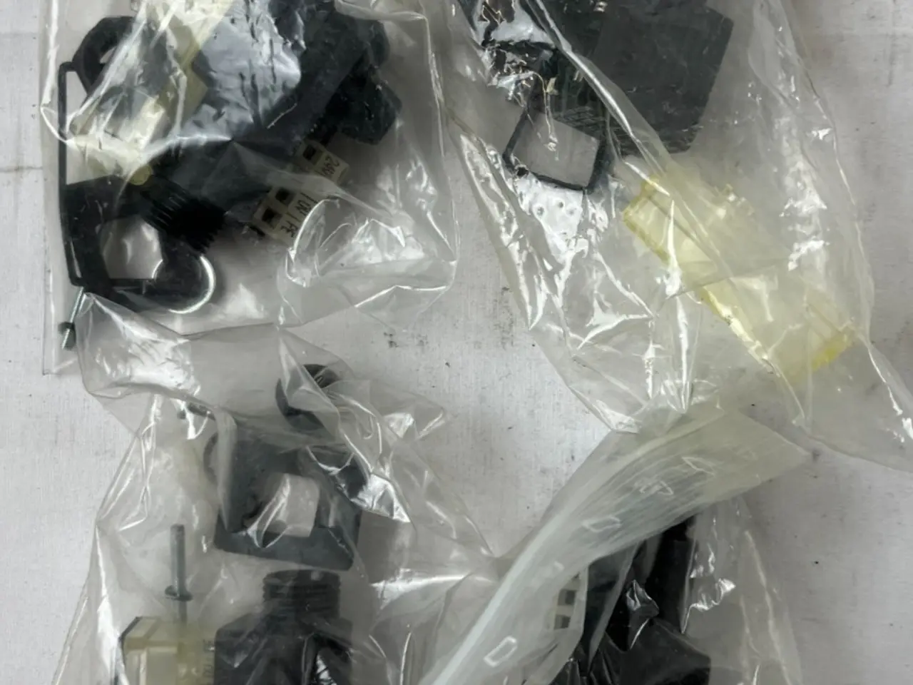 Billede 1 - LVER V12-5709 24V DC magnetventil stik Plug DIN