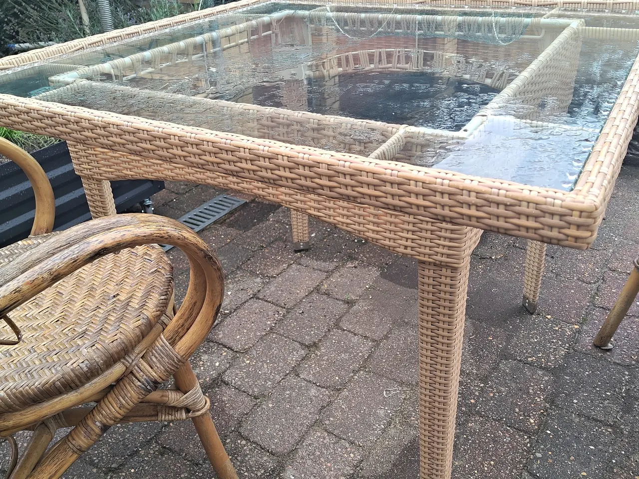 Billede 3 - Havebord i polyrattan m. to stole