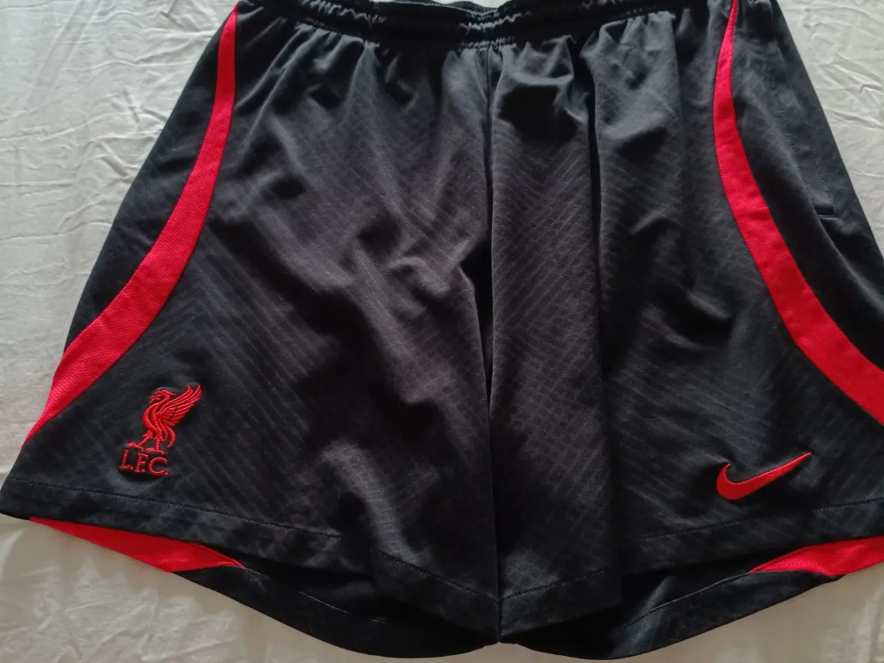 Billede 5 - Liverpool fodboldsæt t-shirt + shorts
