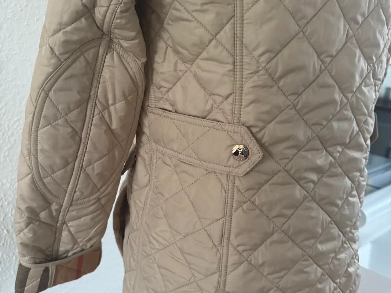 Billede 3 - Burberry quiltet jakke – beige, næsten som ny