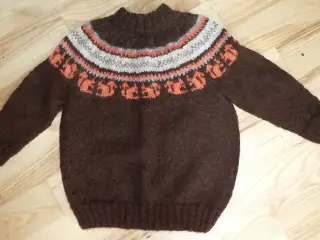 Hel ny, håndstrikket bluse