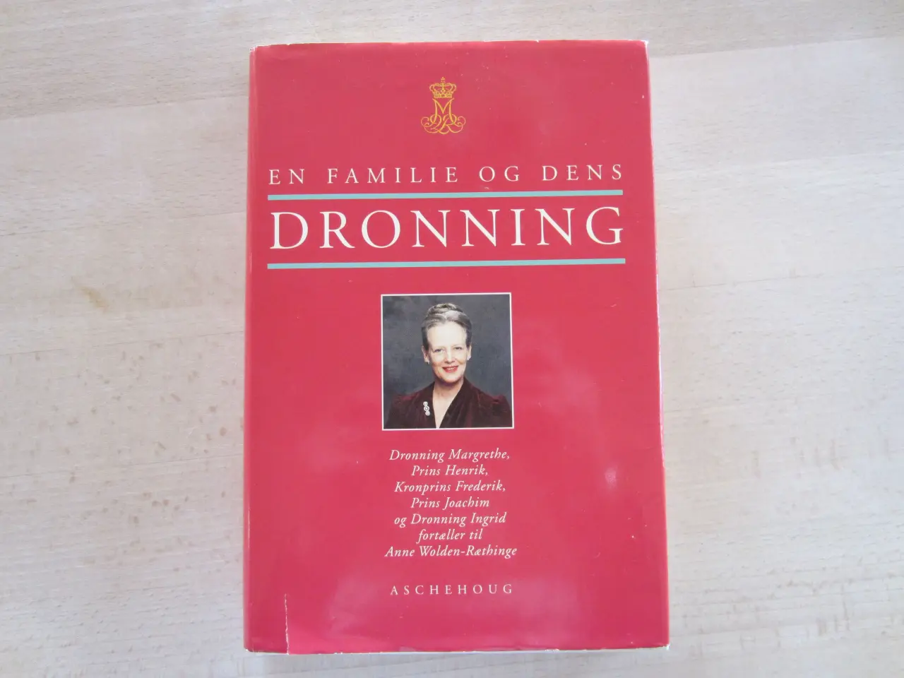 Billede 1 - Bog - En Familie og dens Dronning