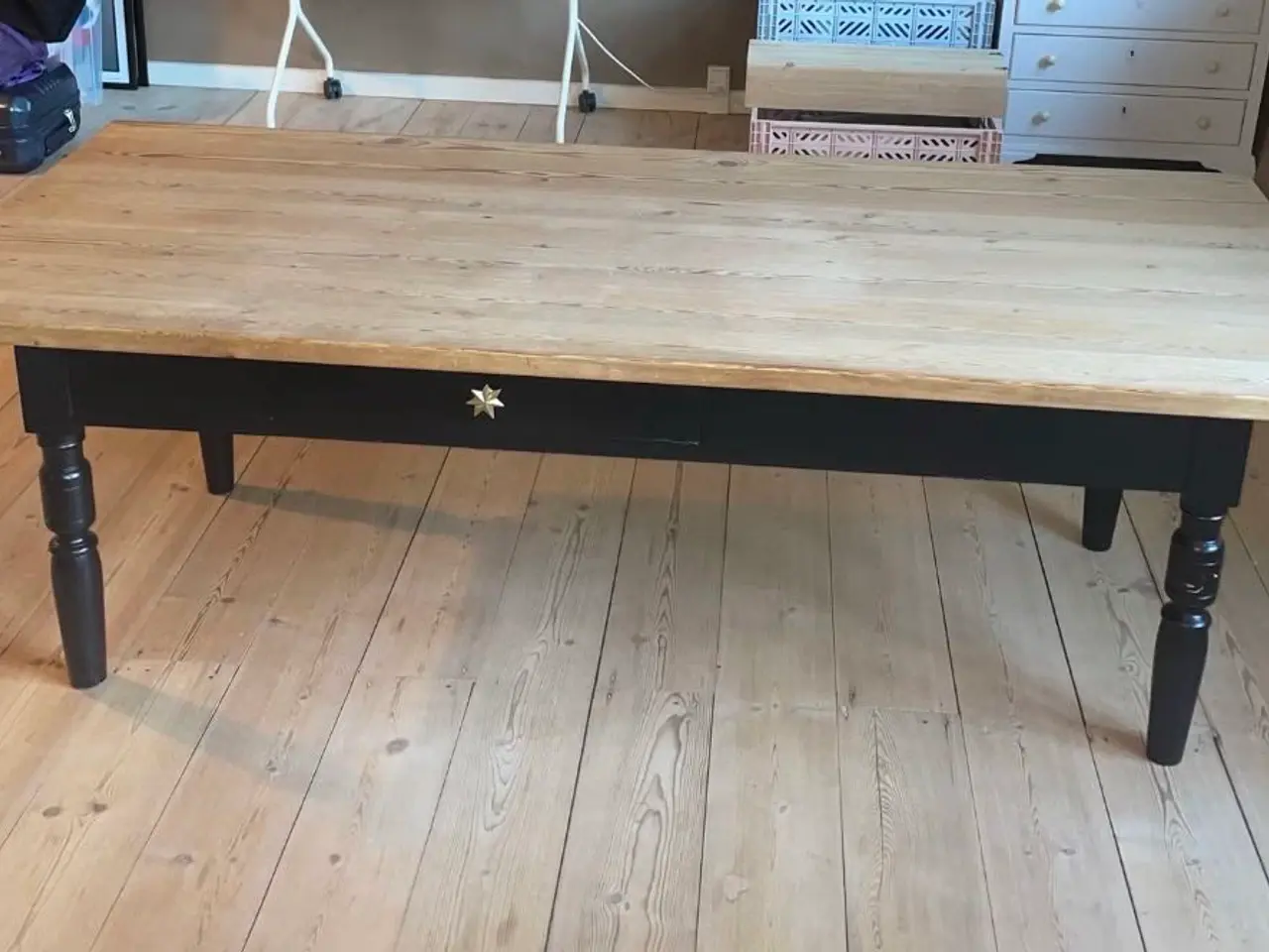 Billede 3 - Stort sofabord med skuffe.