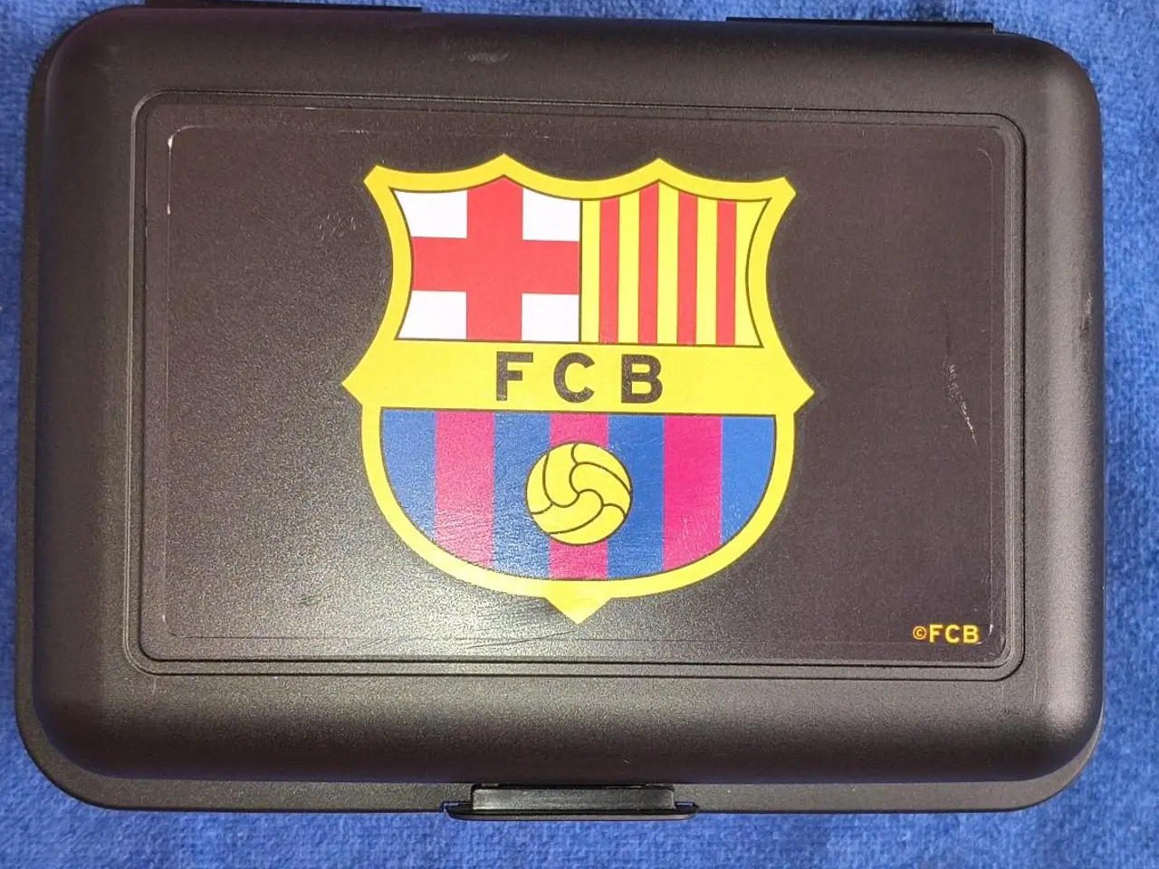 Billede 3 - FC BARCELONA BADEHÅNDKLÆDE OG NY FCB MADKASSE