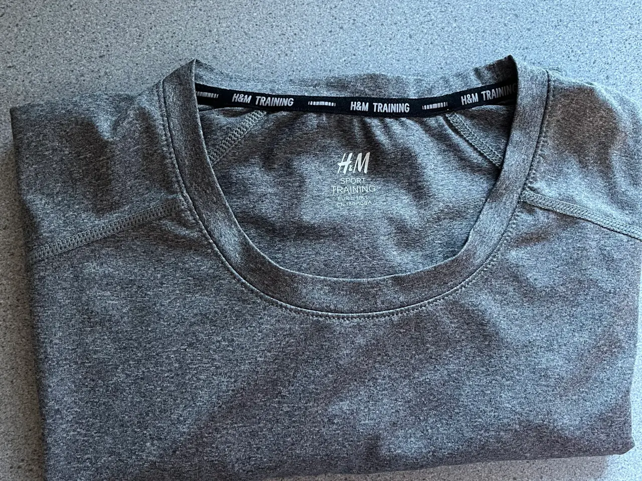 Billede 1 - Trænings t-shirt fra H&M