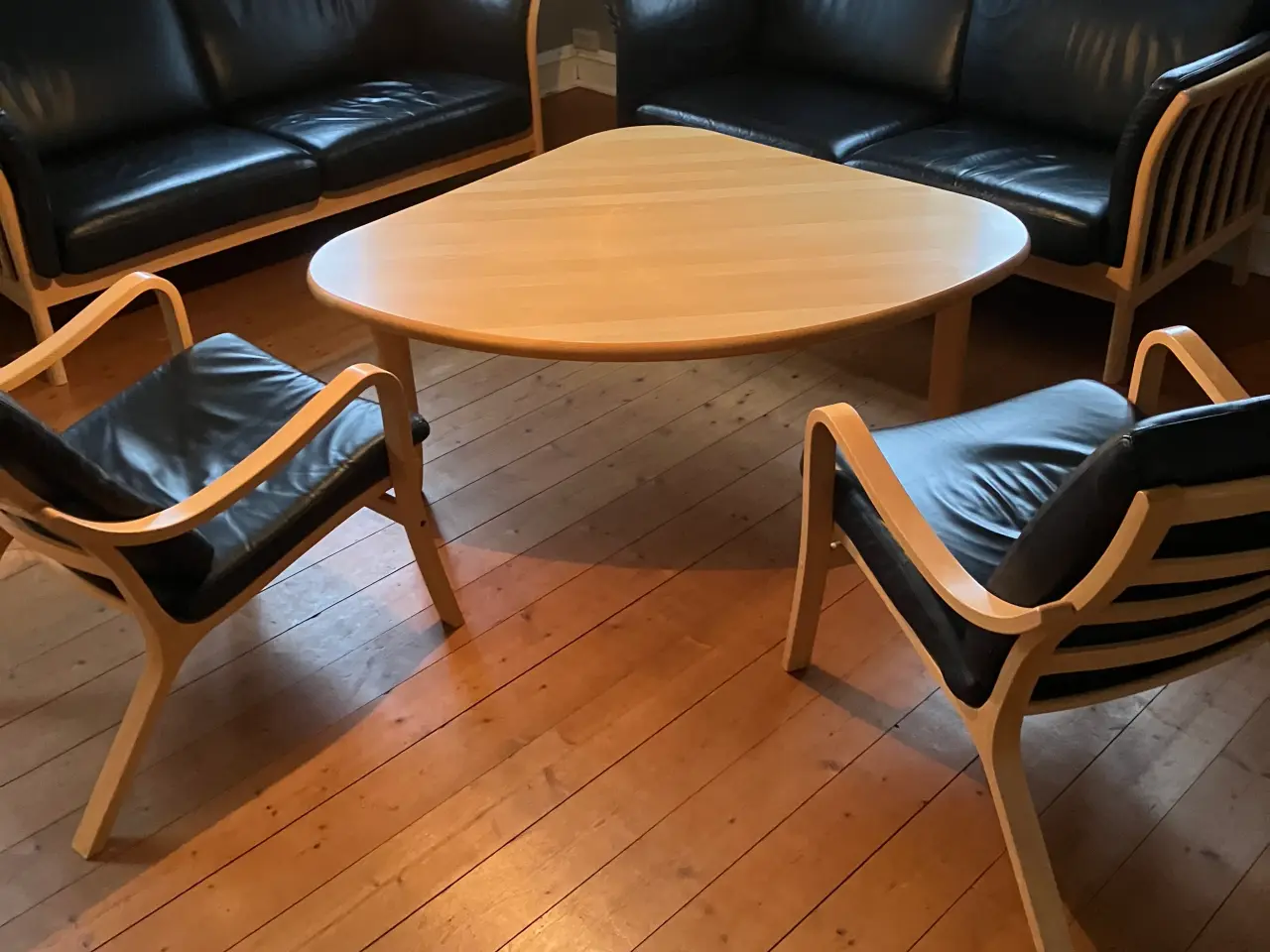 Billede 3 - SKOVBY  MØBLER  .  2 sofaer og 2 stole og sofabord