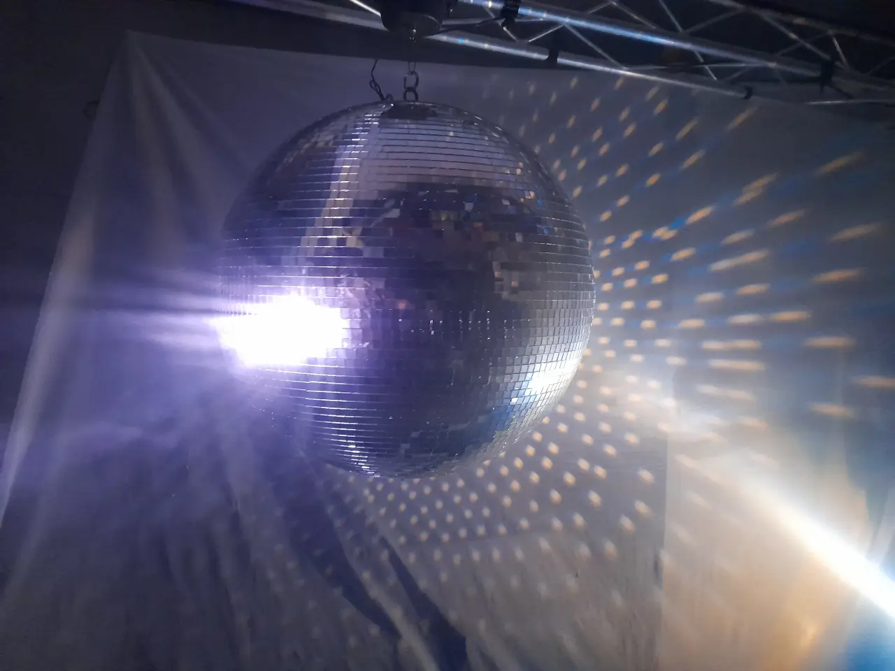 Billede 15 - Udlejes - 50cm. DISCOKUGLE, SPEJLKUGLE, MIRRORBALL