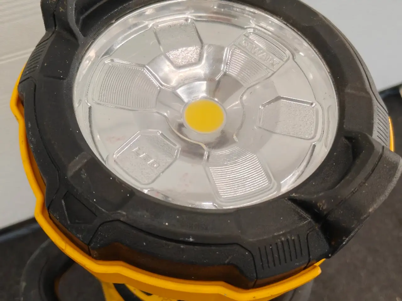 Billede 3 - DeWalt DCL079 18V XR LED arbejdslampe på stativ – 