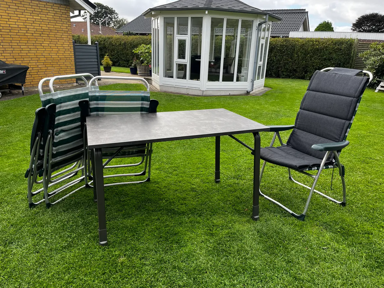 Billede 1 - Campingbord + 4 positionsstole med hynder