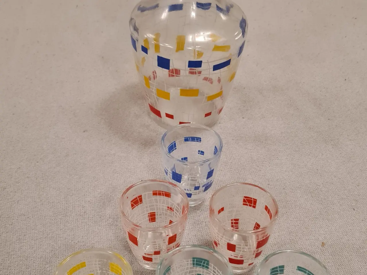 Billede 2 - Glas karaffel med farvede firkanter