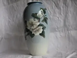 Vase med blomstrende æblegren fra RC