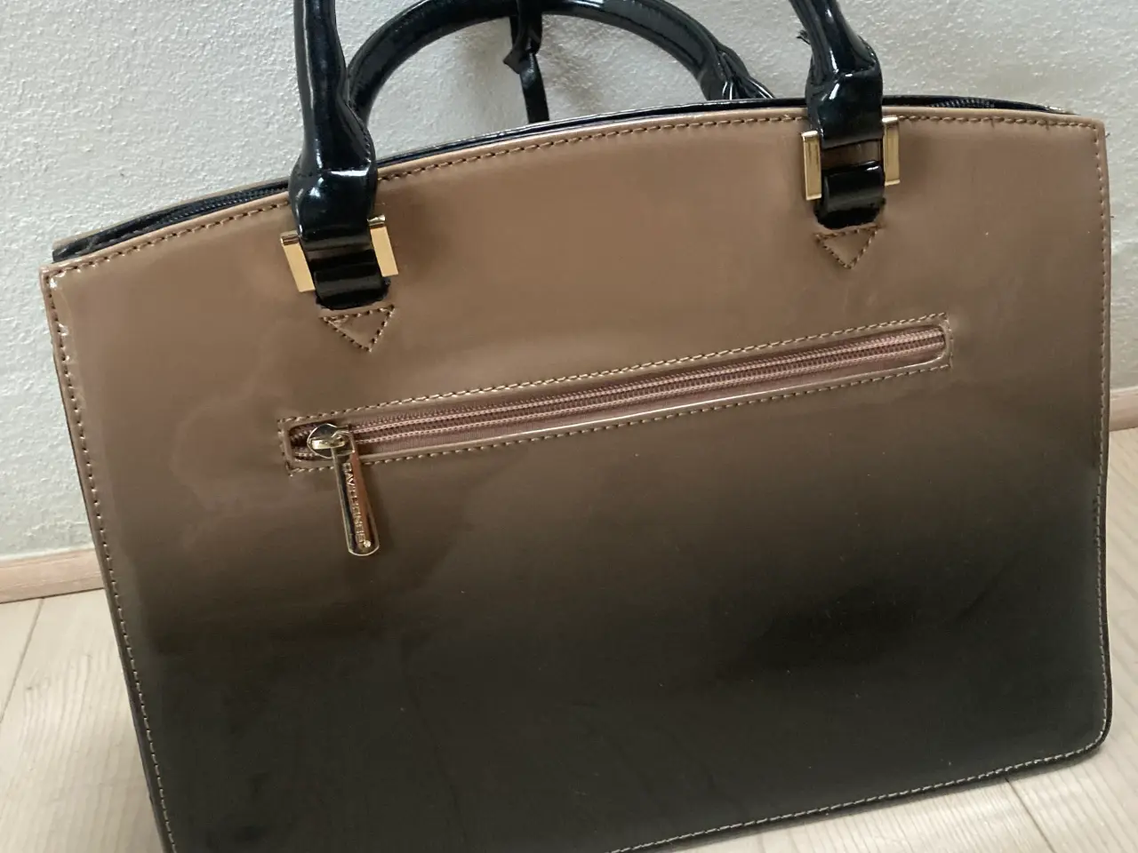 Billede 2 - Elegant DAVID JONES håndtaske sælges