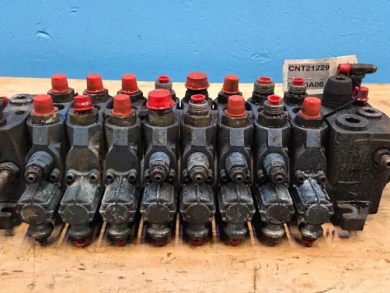 Billede 3 - New Holland LB115B Hydraulikventil 87305216