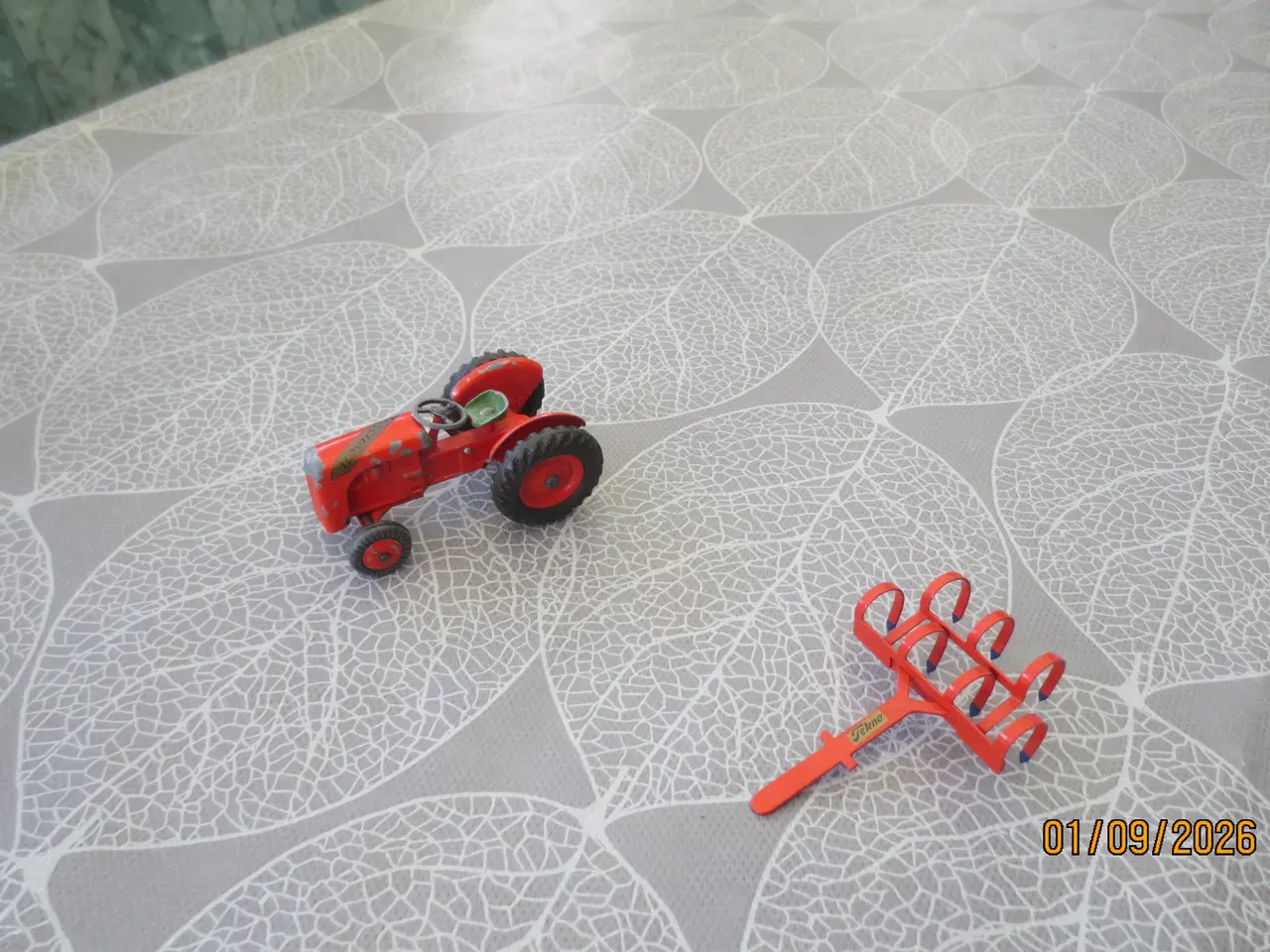 Billede 1 - 1 stk Modeltraktor Tekno Ferguson og Harve
