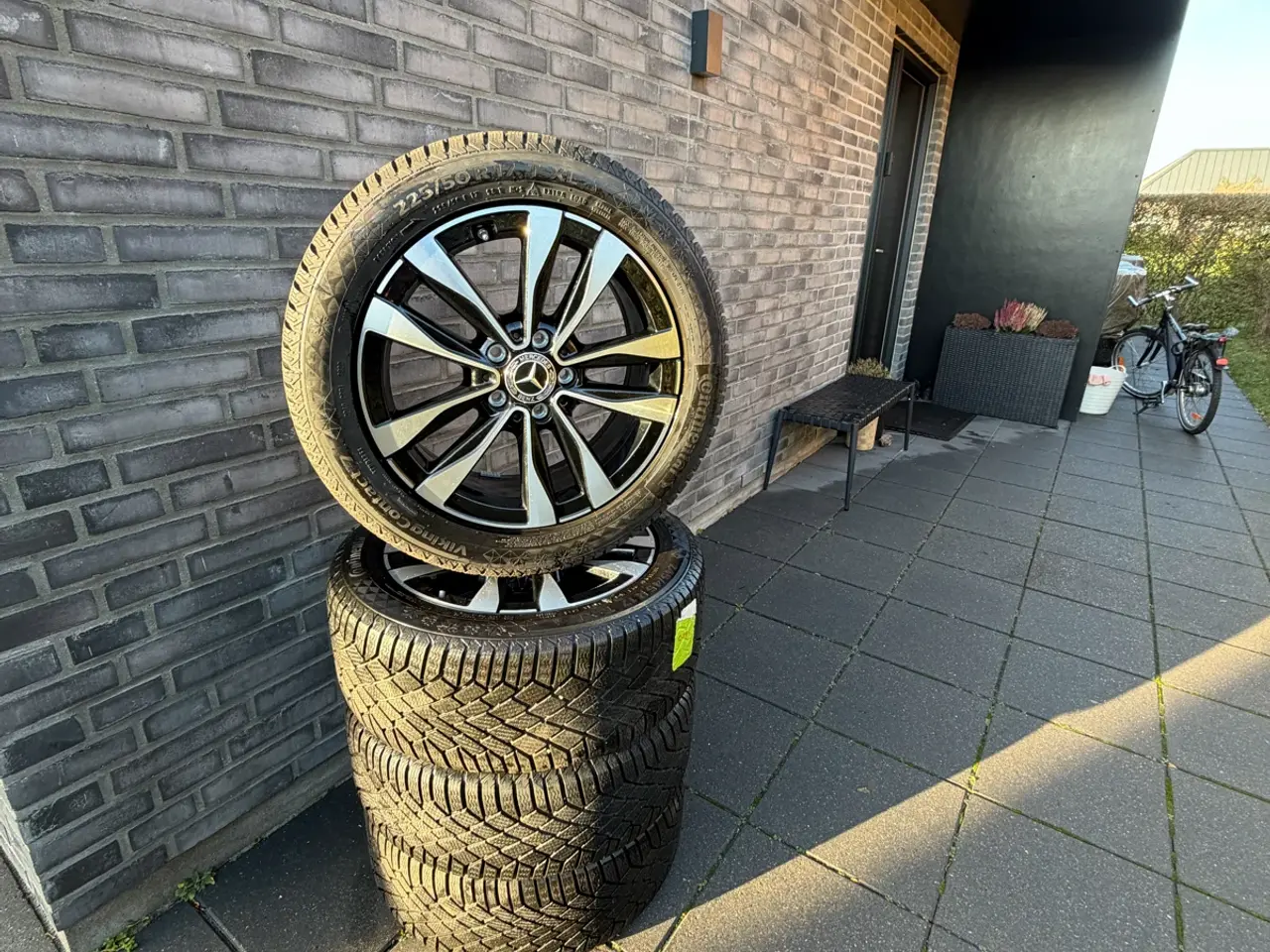 Billede 3 - Mercedes 17 fælge med vinterdæk passer til C/E/CLA