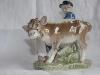 Dreng med kalv, figur fra Royal Copenhagen