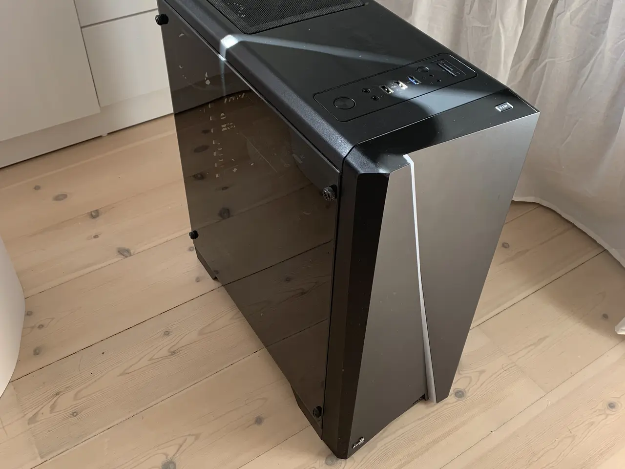 Billede 1 - Stationær med keyboard og skærm