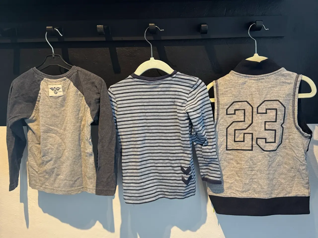 Billede 3 - 3 Hummel overdele/bluser str. 92