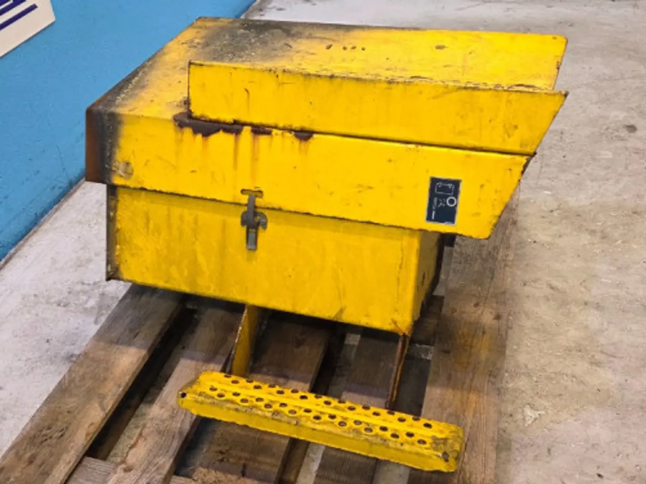 Billede 3 - New Holland FX40 Batterikasse 84011991