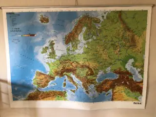 Europakort + en globus med lys