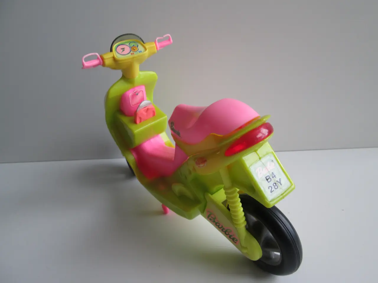 Billede 2 - Barbie Scooter, der kan lyse og larme.