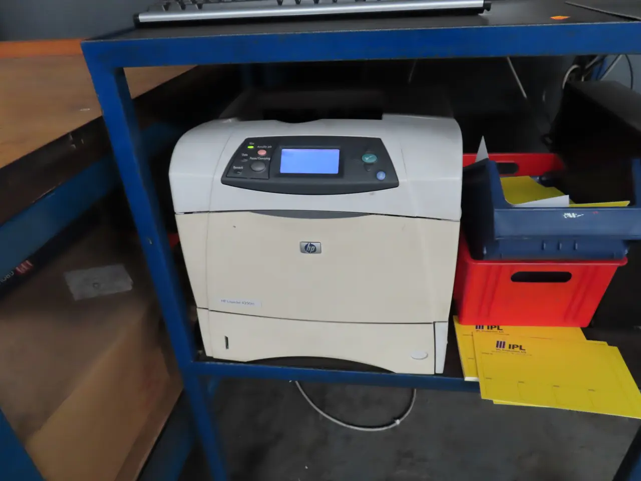 Billede 3 - Opbevaringsvogn med computerskærm, tastatur, printer m.m.