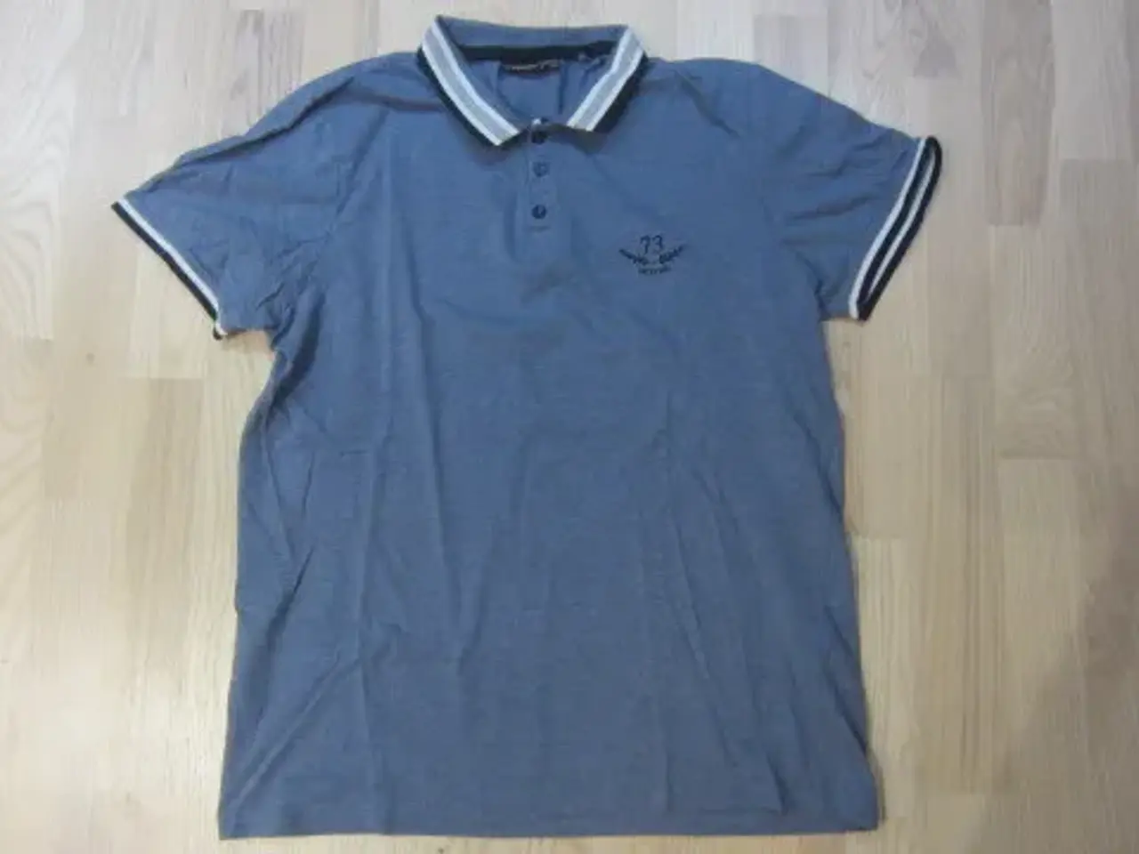 Billede 1 - Str. M, flot polo t-shirt