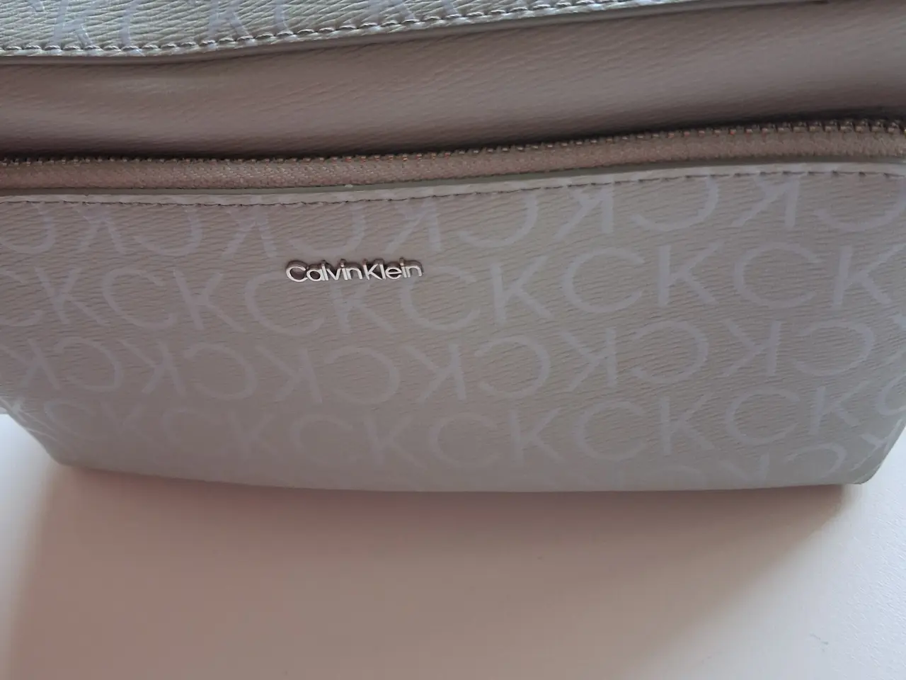 Billede 1 - Calvin klein taske, se ny ud