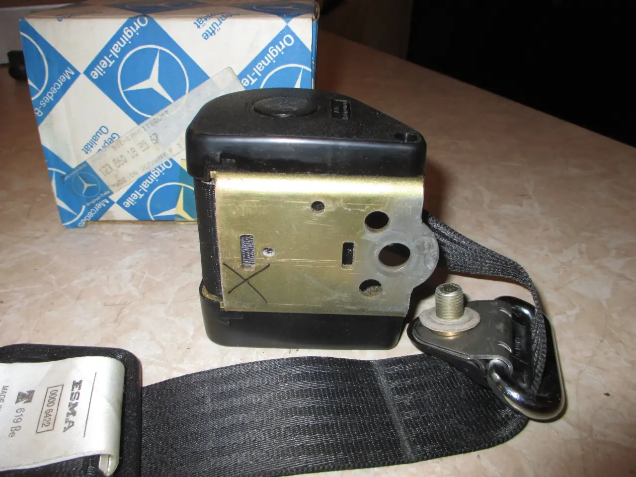 Billede 3 - Ny sikkerhedes sele Mercedes 123 + 116 model