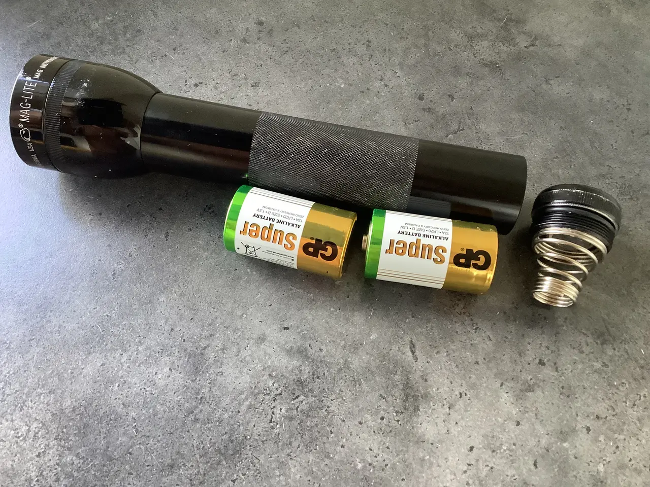 Billede 4 - MAG LITE bruger 2 batterier 