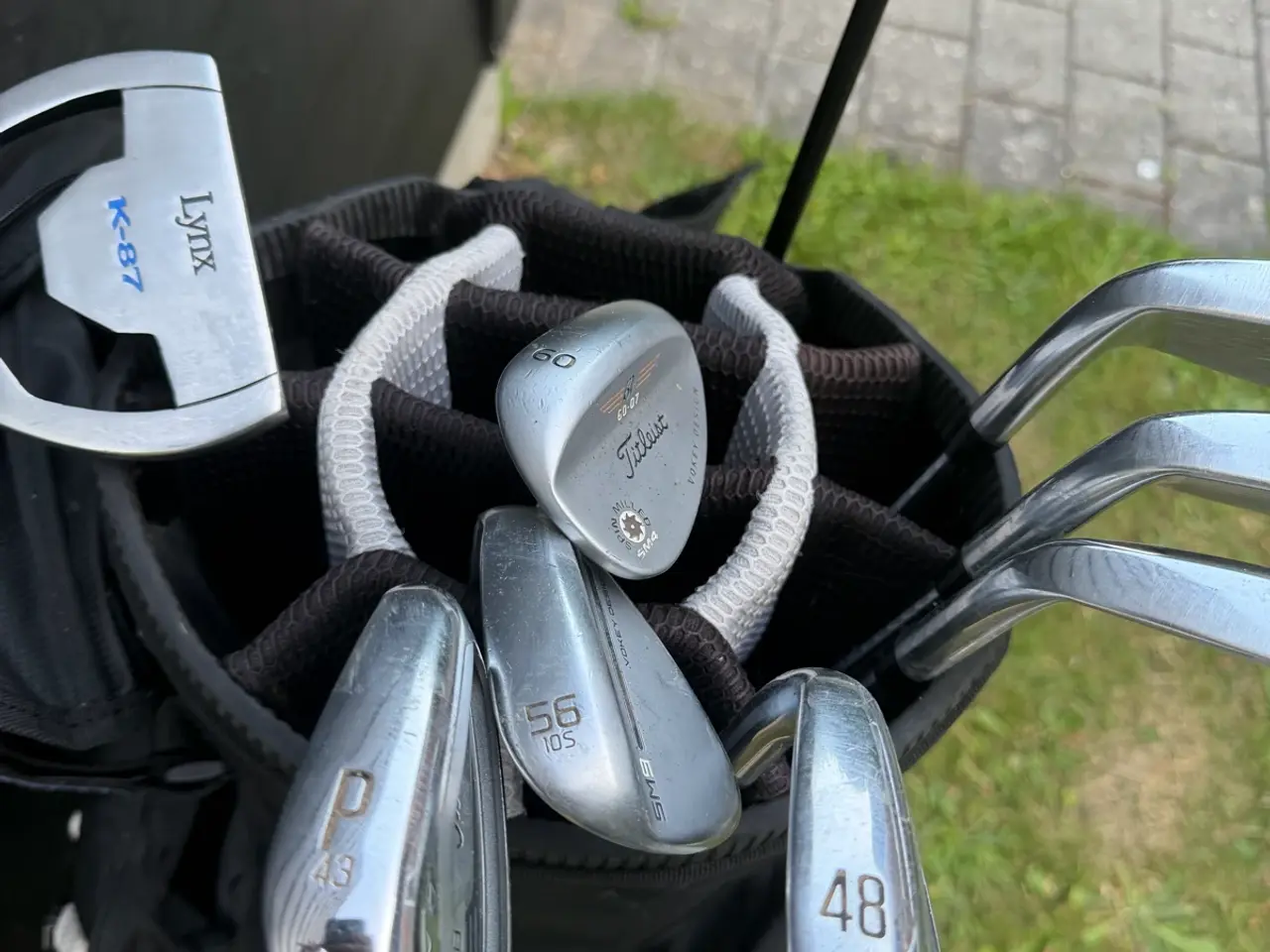 Billede 3 - Titleist golfbag med jernsæt, hybrid og putter