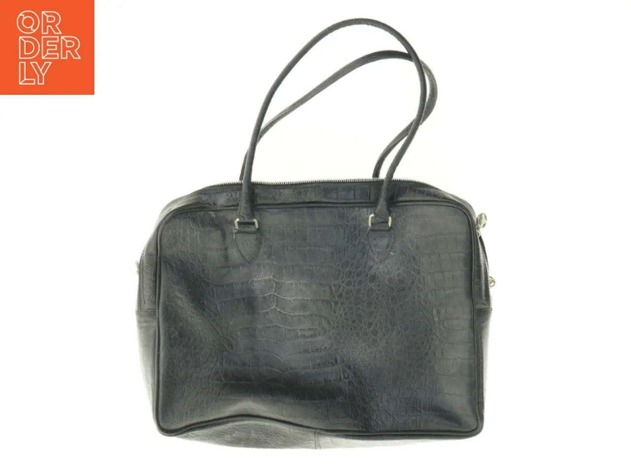 Billede 2 - Sort skuldertaske i krokodillepræget læderlook (str. 43 x 33 x 11 cm)