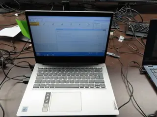Bærbar Computer LENOVO IdeaPad3 14IIL05