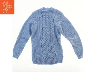Strikket sweater med kabelmønster (str. 31x57 cm)