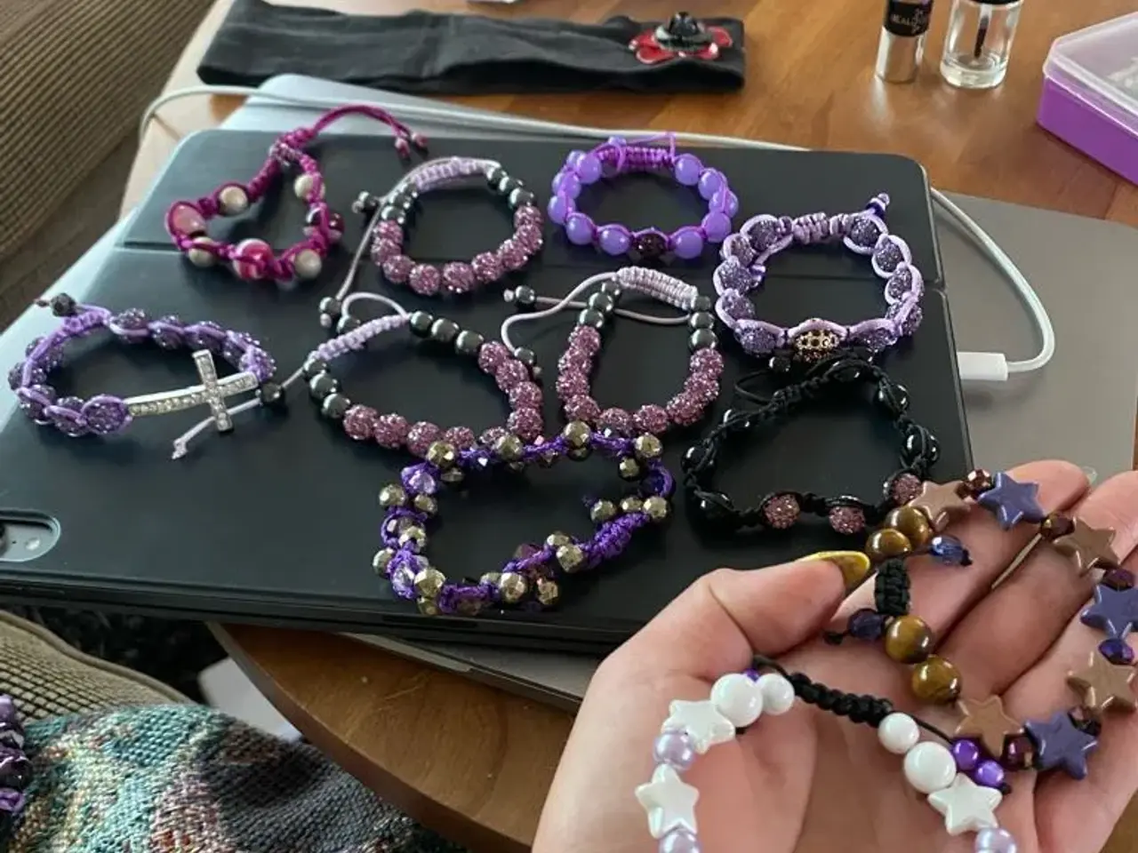 Billede 1 - Nye knyttede armbånd