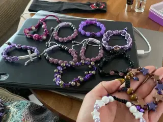 Nye knyttede armbånd